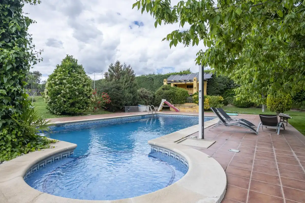 Piscina de Casa o chalet en venta en Boadilla del Monte con Aire acondicionado, Calefacción y Jardín privado
