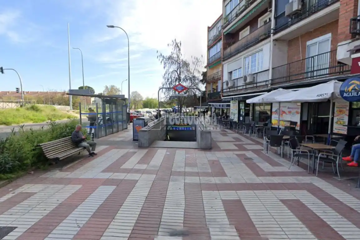 Local comercial en venda a C/ de Boltaña, imagen 2