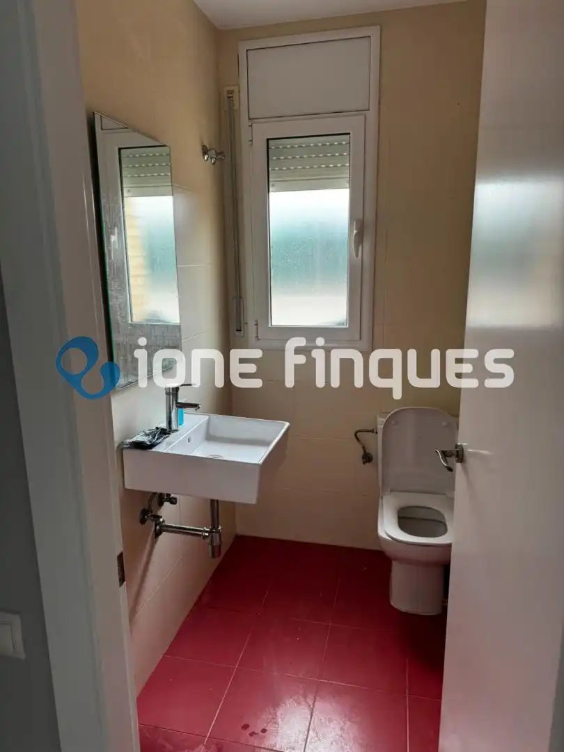 Baño de Casa o chalet en venta en Rubí con Calefacción, Terraza y Piscina
