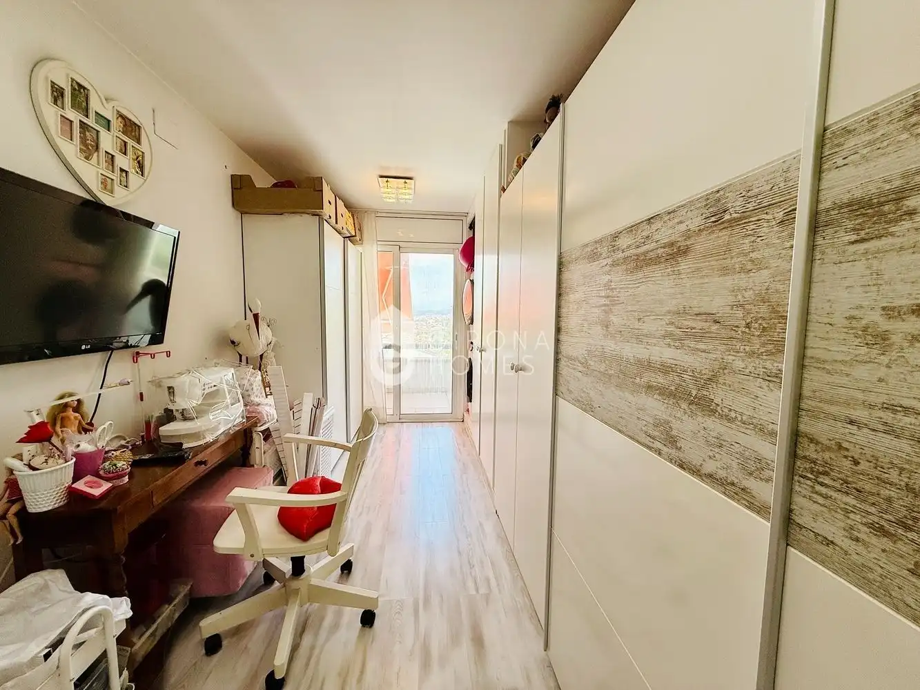 Habitación de Casa adosada en venta en Girona con Aire acondicionado, Calefacción y Terraza