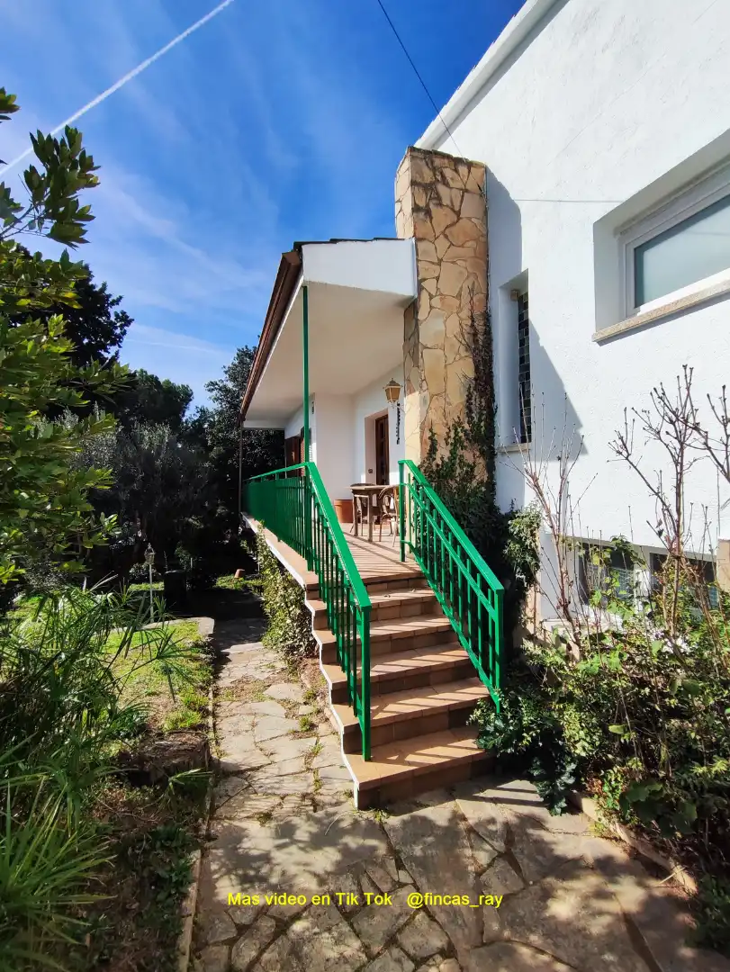 Vista exterior de Casa o xalet en venda en Caldes de Montbui amb Aire condicionat, Calefacció i Jardí privat