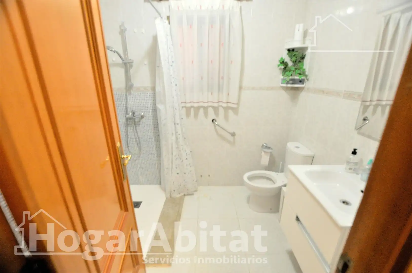 Baño de Casa o chalet en venta en La Pobla de Vallbona con Terraza y Trastero