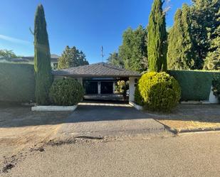 Exterior view of House or chalet for sale in Paracuellos de Jarama  with Private garden and Swimming Pool
