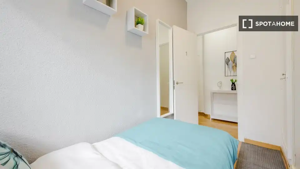 Schlafzimmer von Wohnung zur Miete in Madrid mit Klimaanlage, Heizung und Möbliert
