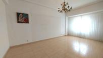 Sala d'estar de Pis en venda en  Logroño amb Calefacció, Terrassa i Balcó