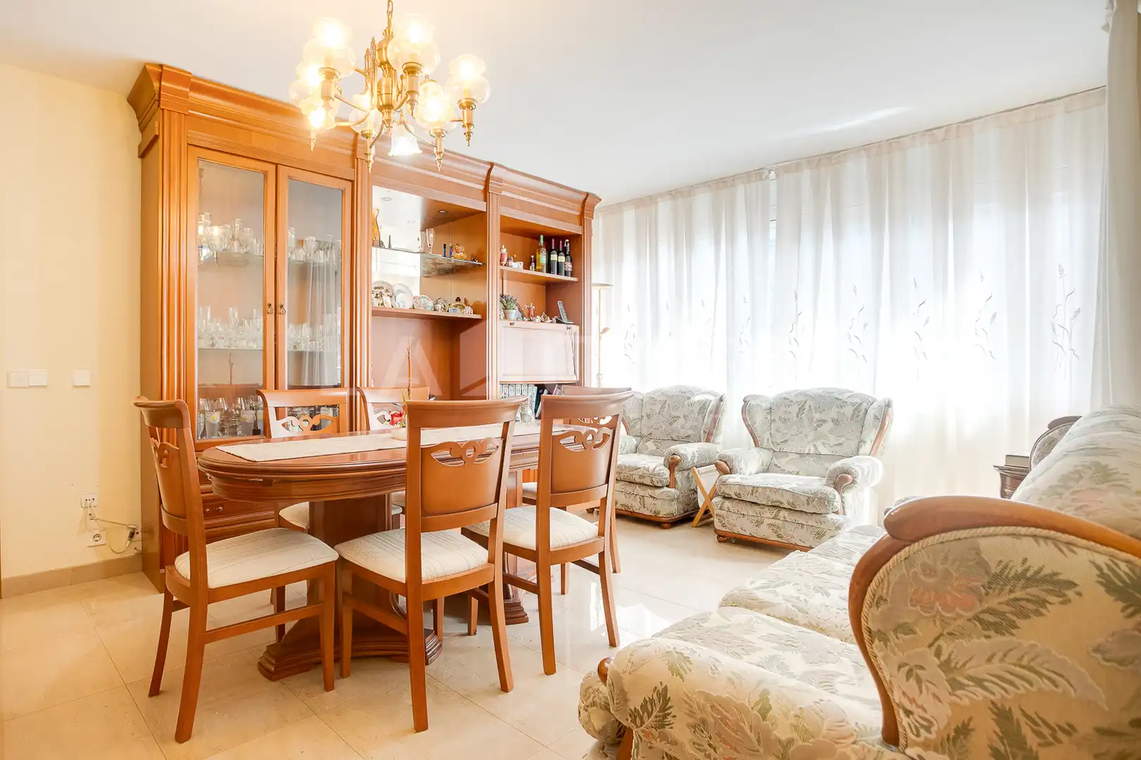 Sala de estar de Piso en venta en Cornellà de Llobregat con Calefacción y Balcón