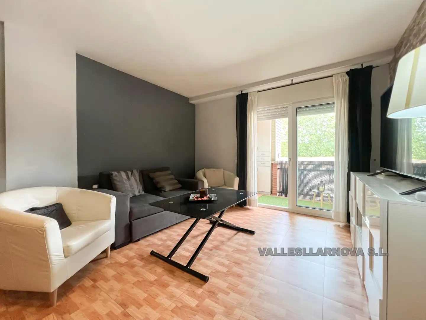 Außenansicht von Wohnung zum Verkauf in Polinyà mit Klimaanlage, Heizung und Abstellraum