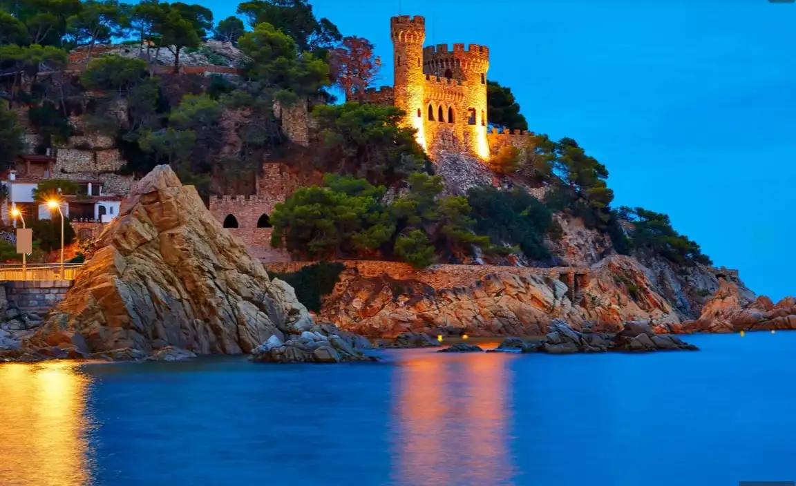 Gebäude zum Verkauf in Lloret de Mar mit Gemeinschaftspool