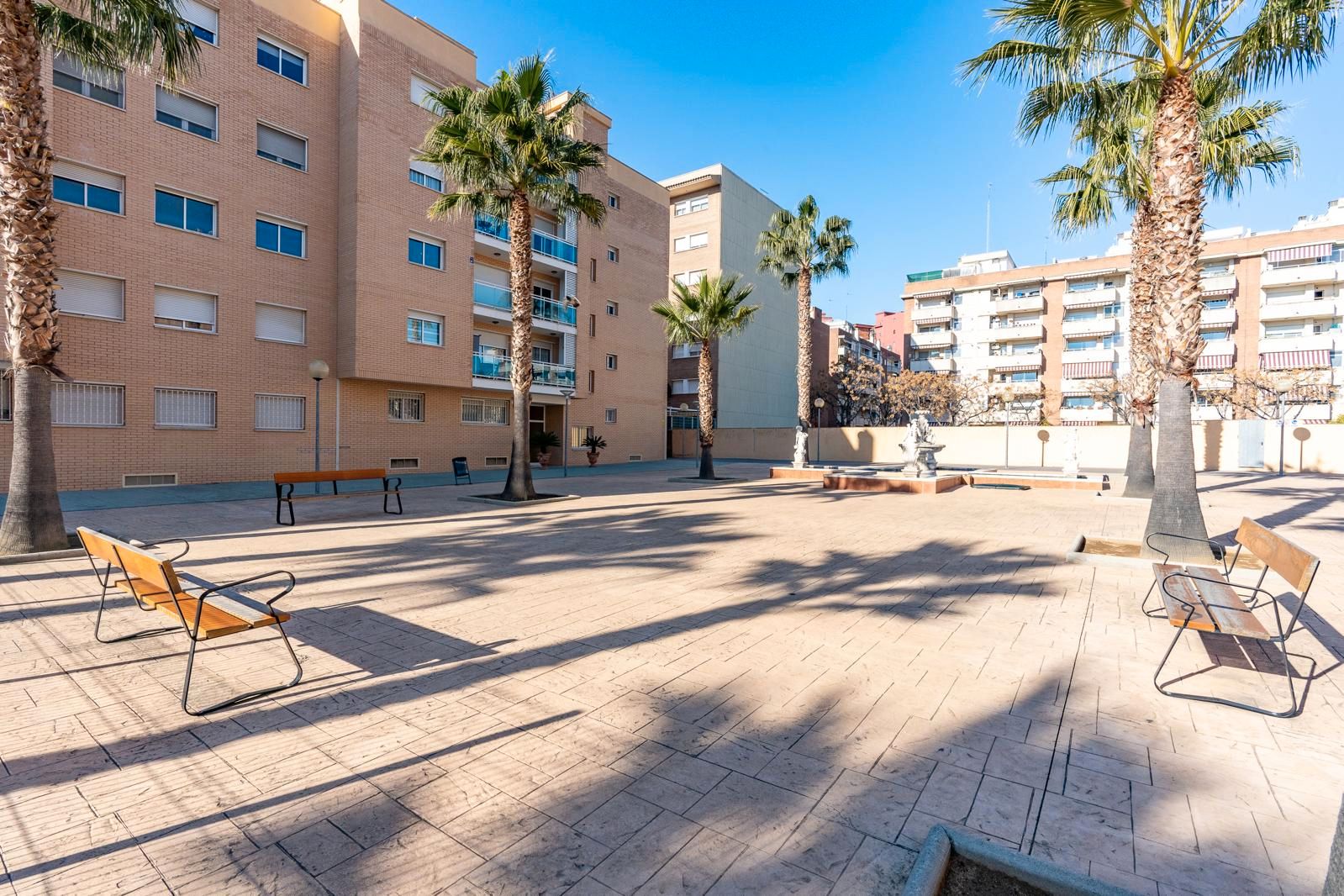 Außenansicht von Wohnung zum Verkauf in Reus mit Klimaanlage, Privatgarten und Parkett