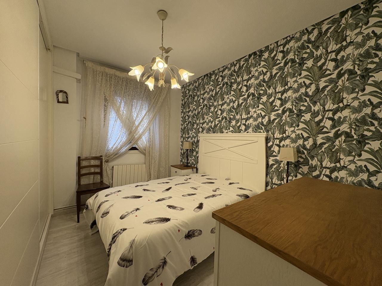 Habitación de Piso de alquiler en  Madrid Capital con Calefacción y Amueblado