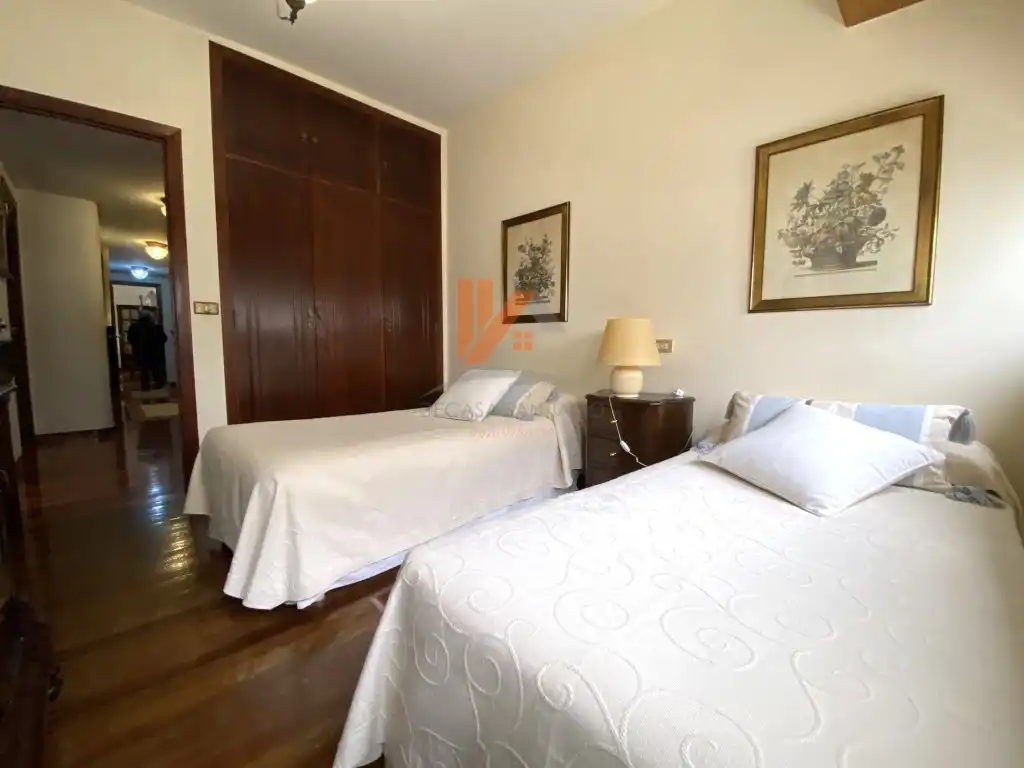 Habitación de Piso en venta en Santiago de Compostela  con Calefacción y Horno