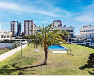 Piscina de Casa adosada de lloguer en La Pobla de Farnals amb Aire condicionat, Terrassa i Balcó