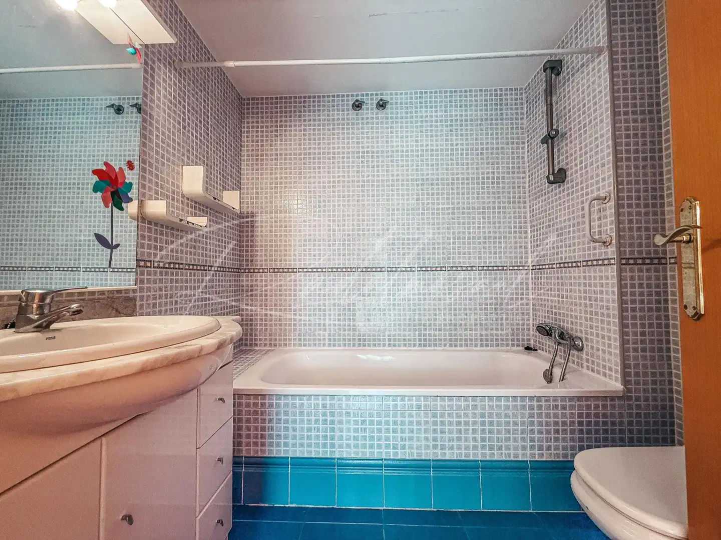 Badezimmer von Wohnung zum Verkauf in Cambrils mit Klimaanlage, Heizung und Privatgarten