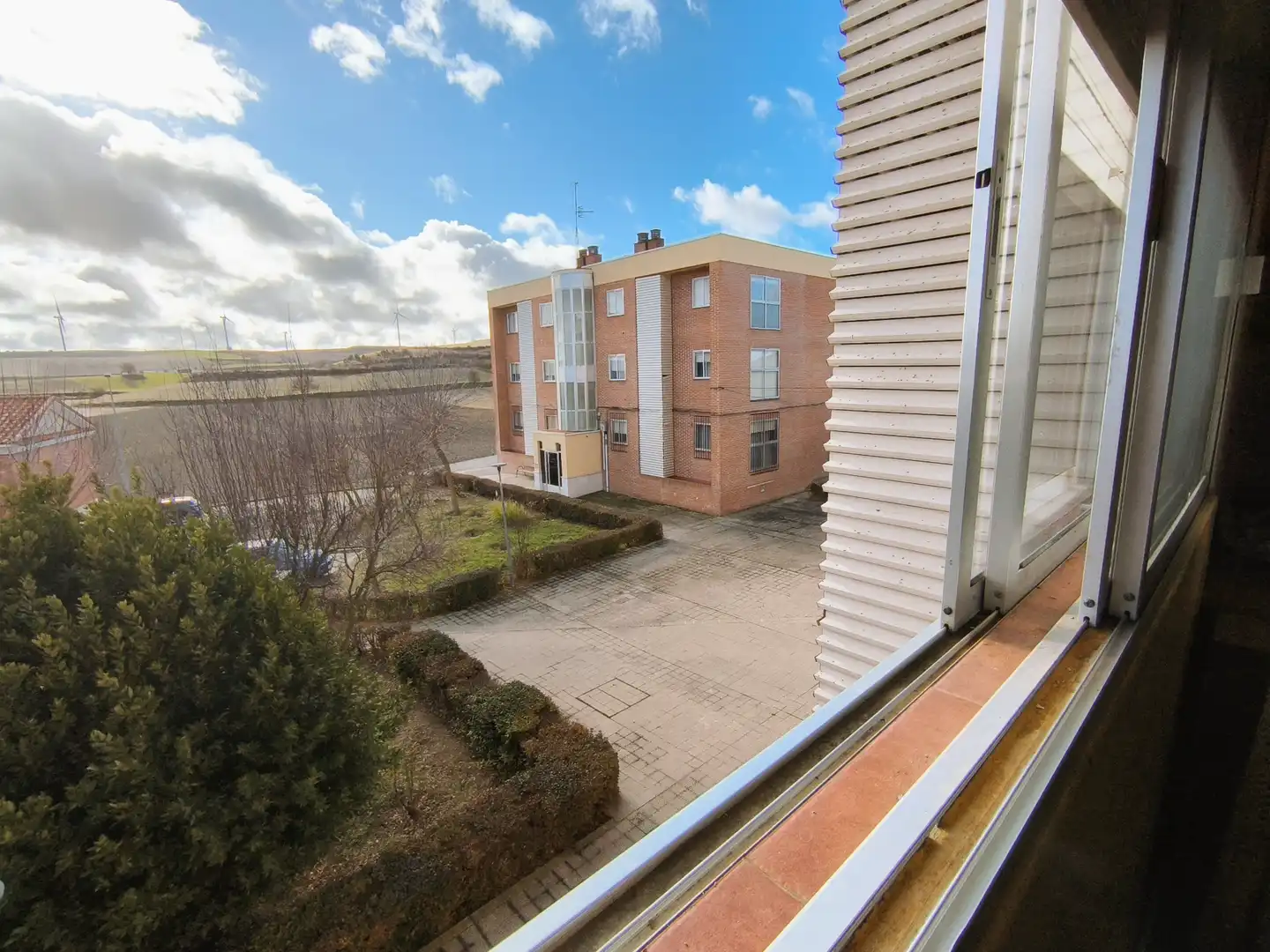 Vista exterior de Piso en venta en Baltanás con Calefacción, Trastero y Amueblado