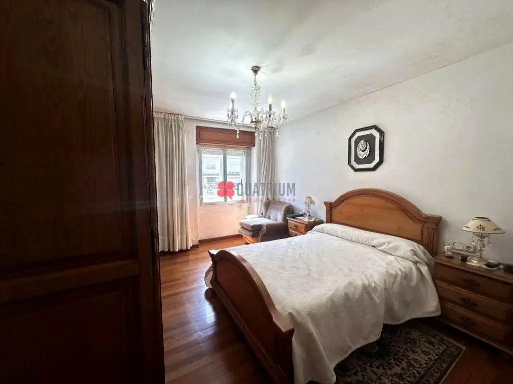 Dormitori de Casa o xalet en venda en Santiago de Compostela  amb Terrassa, Traster i Balcó