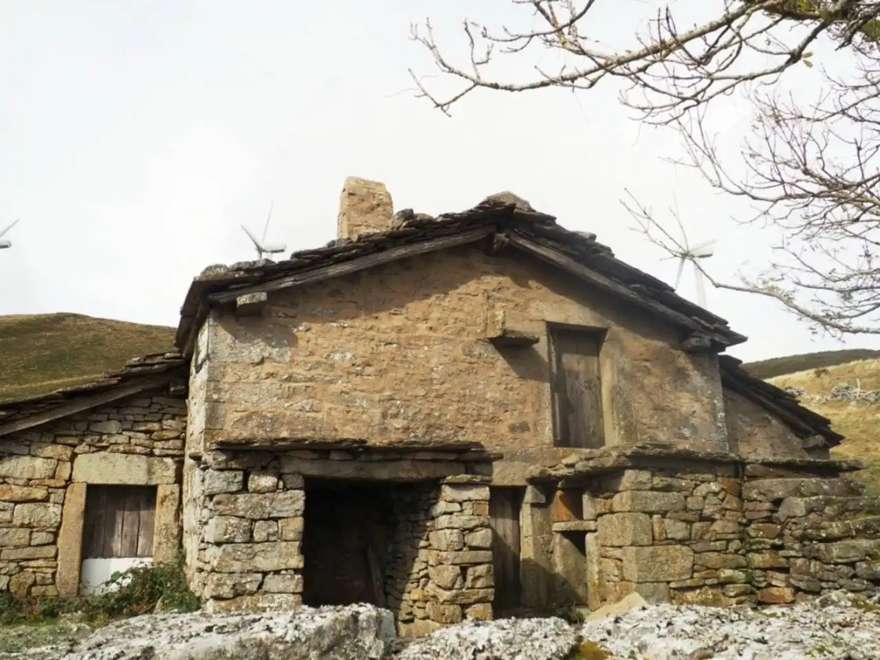 Casa amb terrassa en venda a Lugar Rioseco 105, imagen 2