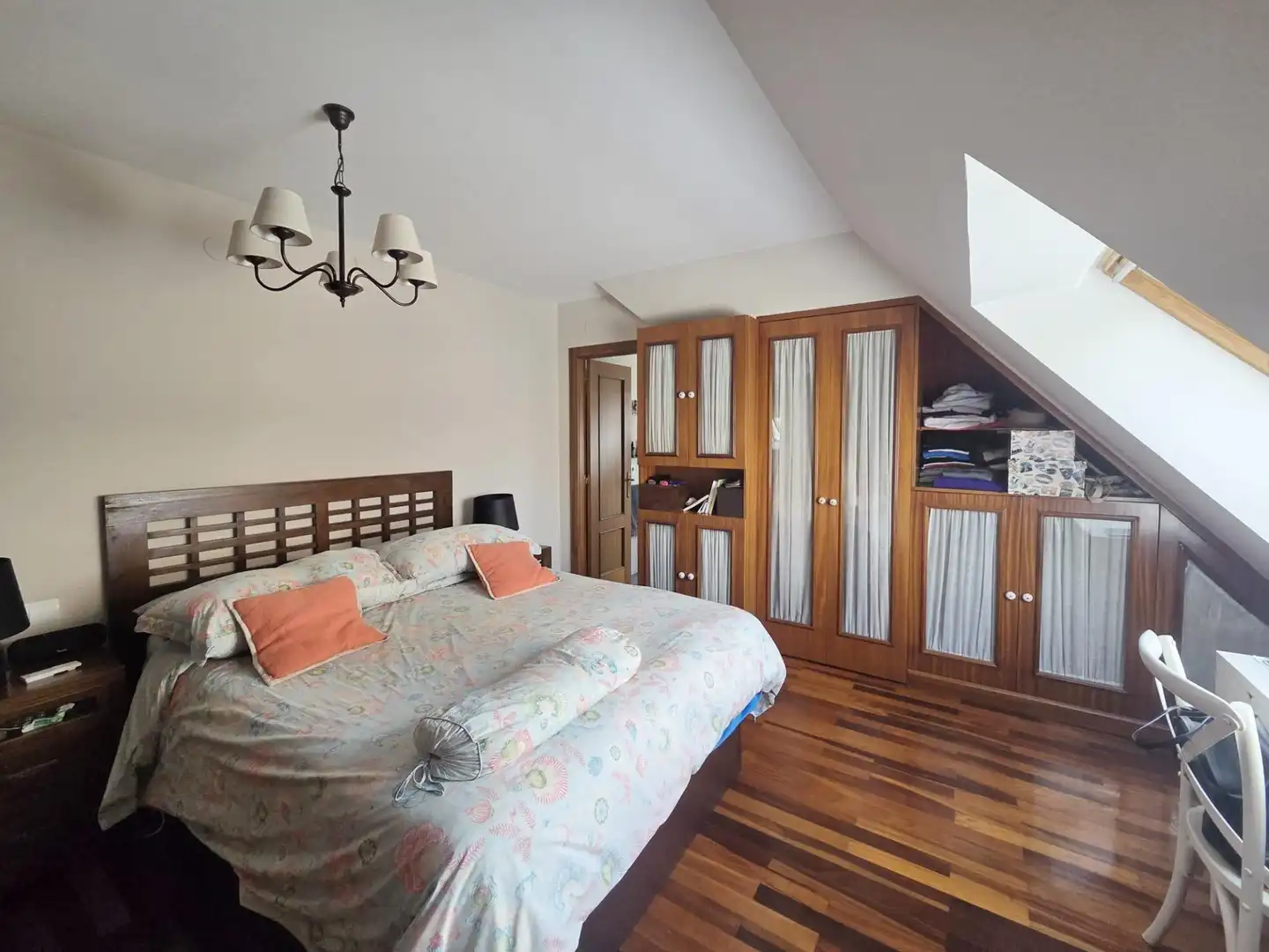 Schlafzimmer von Dachboden zur Miete in Santander mit Heizung, Privatgarten und Parkett