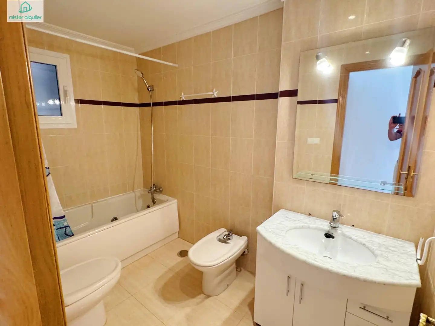 Baño de Apartamento de alquiler en El Campello con Aire acondicionado, Jardín privado y Terraza