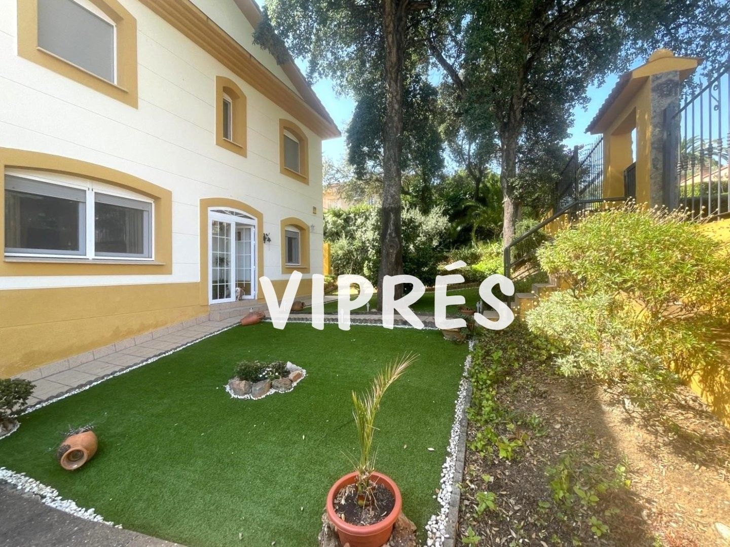 Jardí de Casa o xalet en venda en Cáceres Capital amb Aire condicionat, Calefacció i Piscina