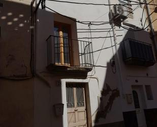 Vista exterior de Casa o xalet en venda en Flix amb Terrassa i Balcó