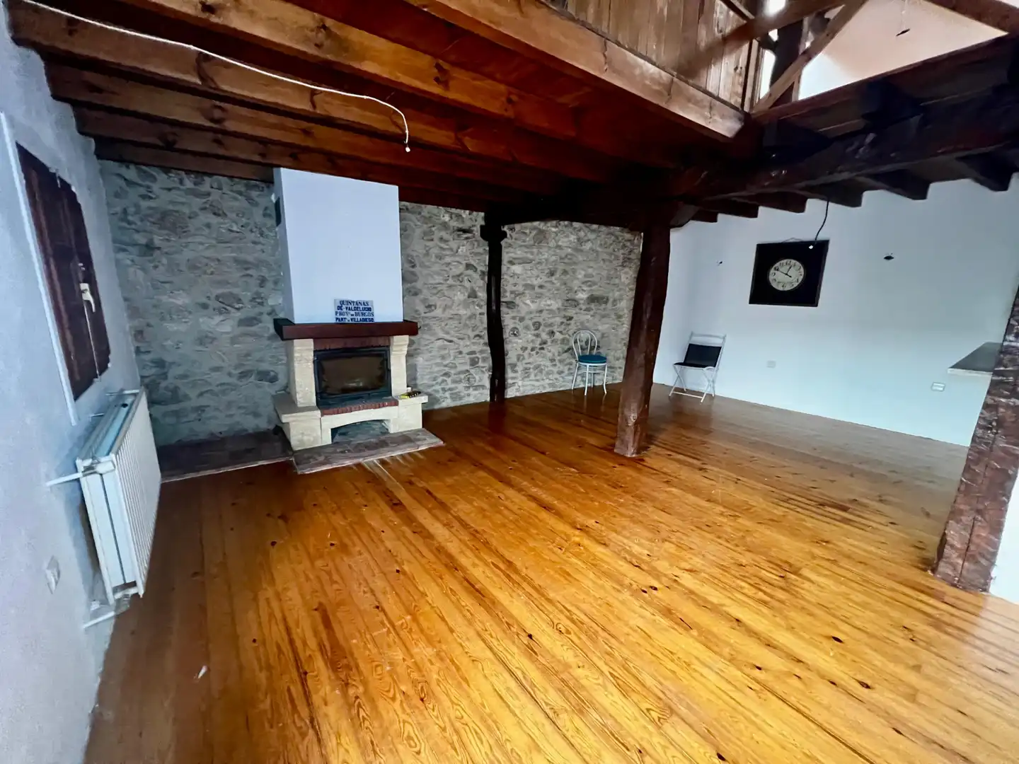 Edificio en venta en Valle de Valdelucio
