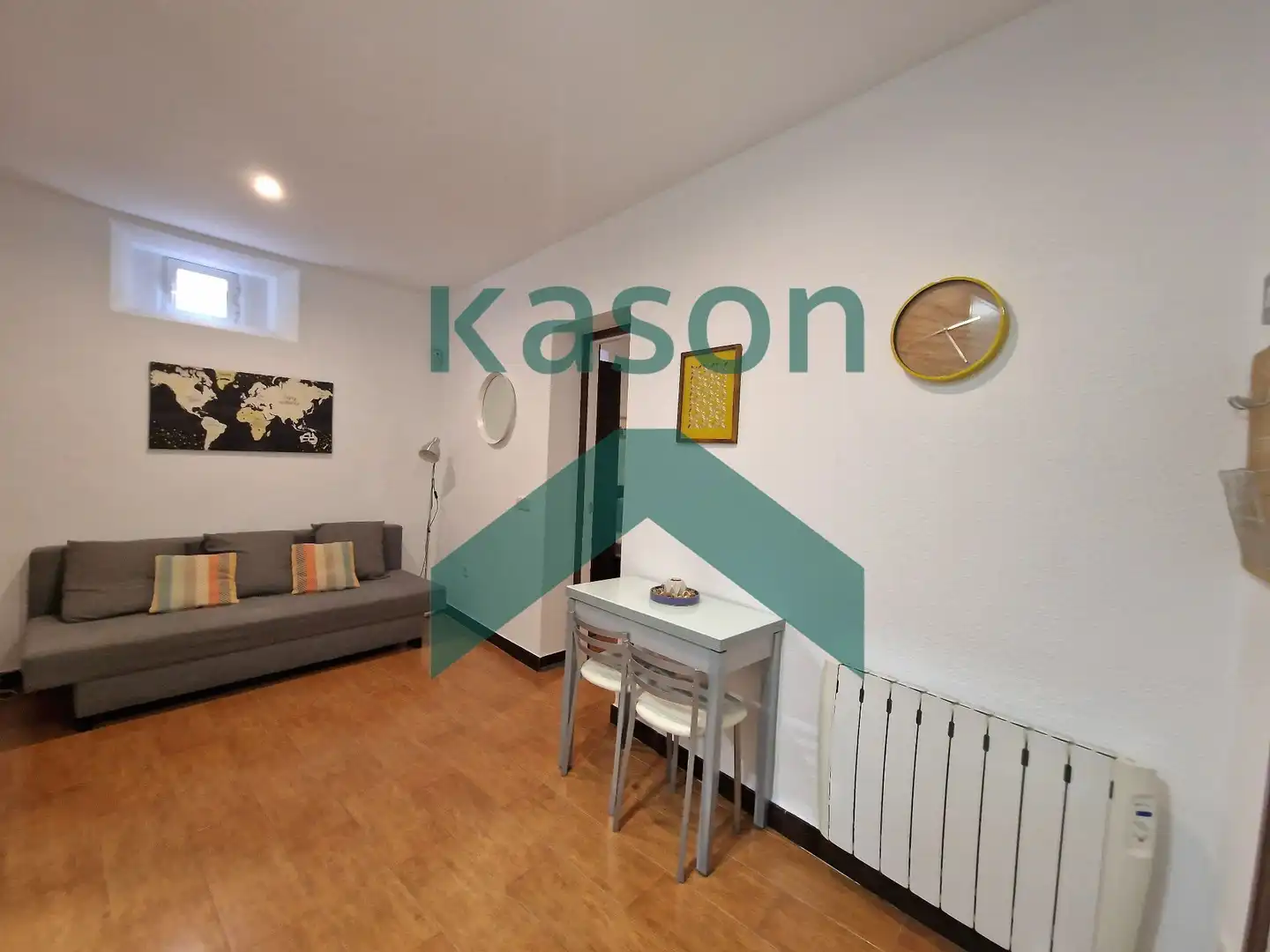 Dormitori de Apartament de lloguer en Madrid amb Calefacció i Moblat
