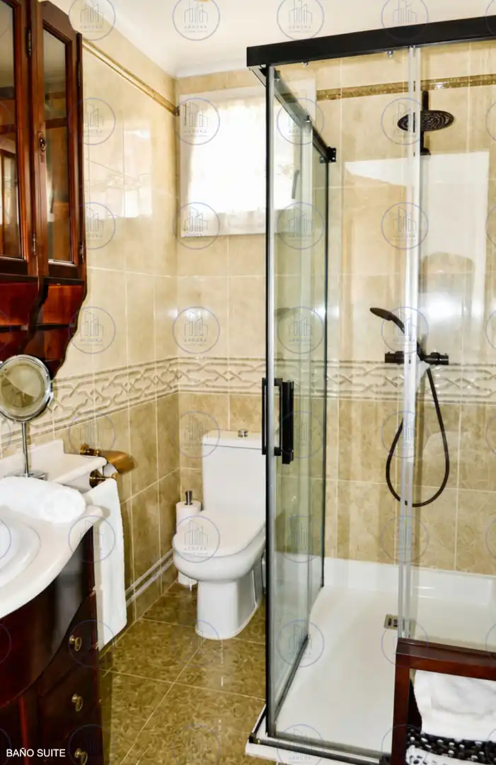 Badezimmer von Einfamilien-Reihenhaus zum Verkauf in Andoain mit Heizung, Privatgarten und Parkett