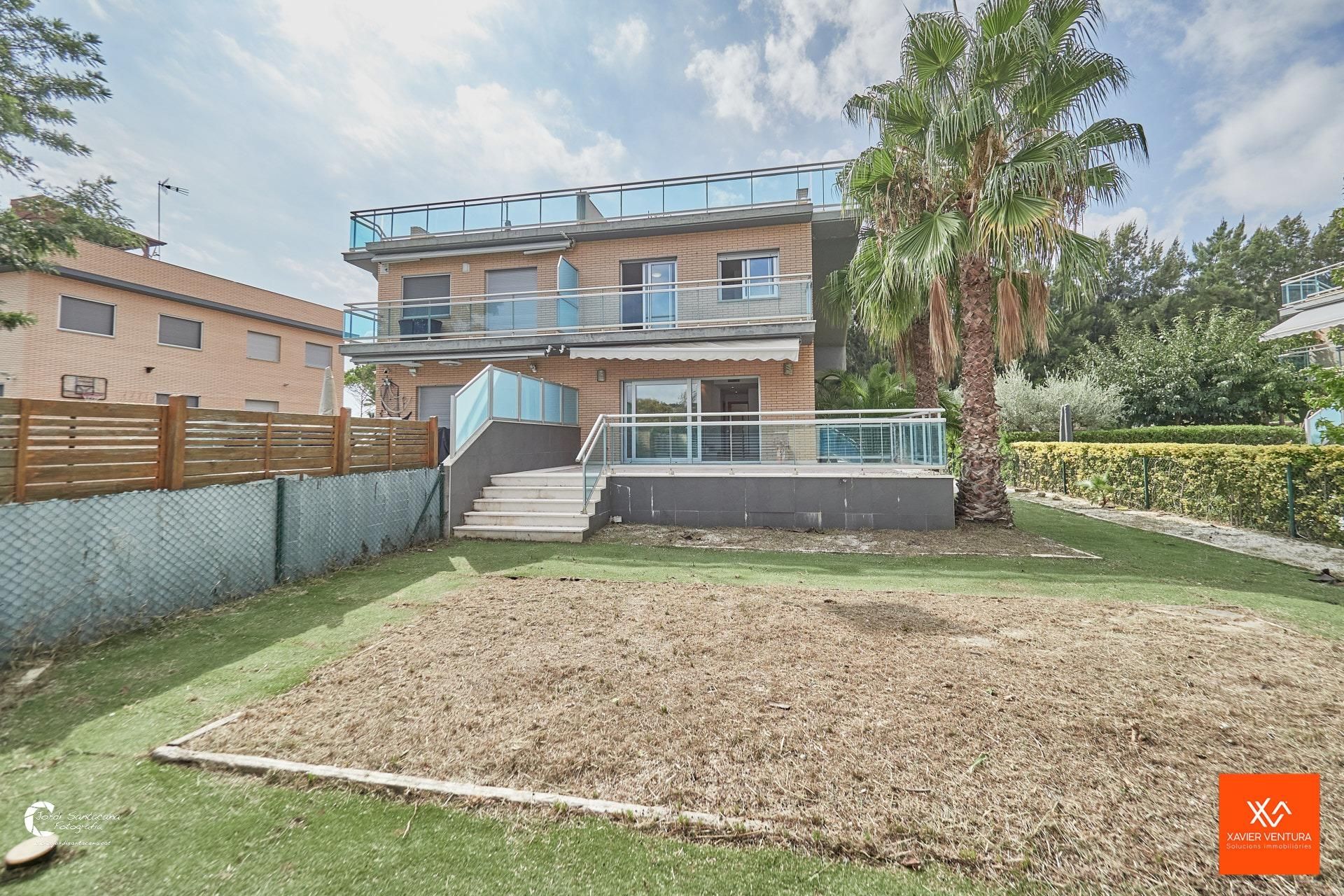 Vista exterior de Casa adosada en venda en  Tarragona Capital amb Aire condicionat, Jardí privat i Terrassa