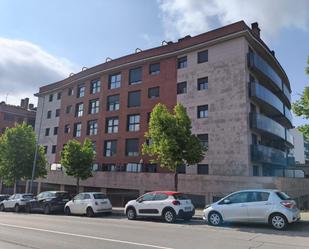 Vista exterior de Pis en venda en Vic amb Calefacció, Terrassa i Traster