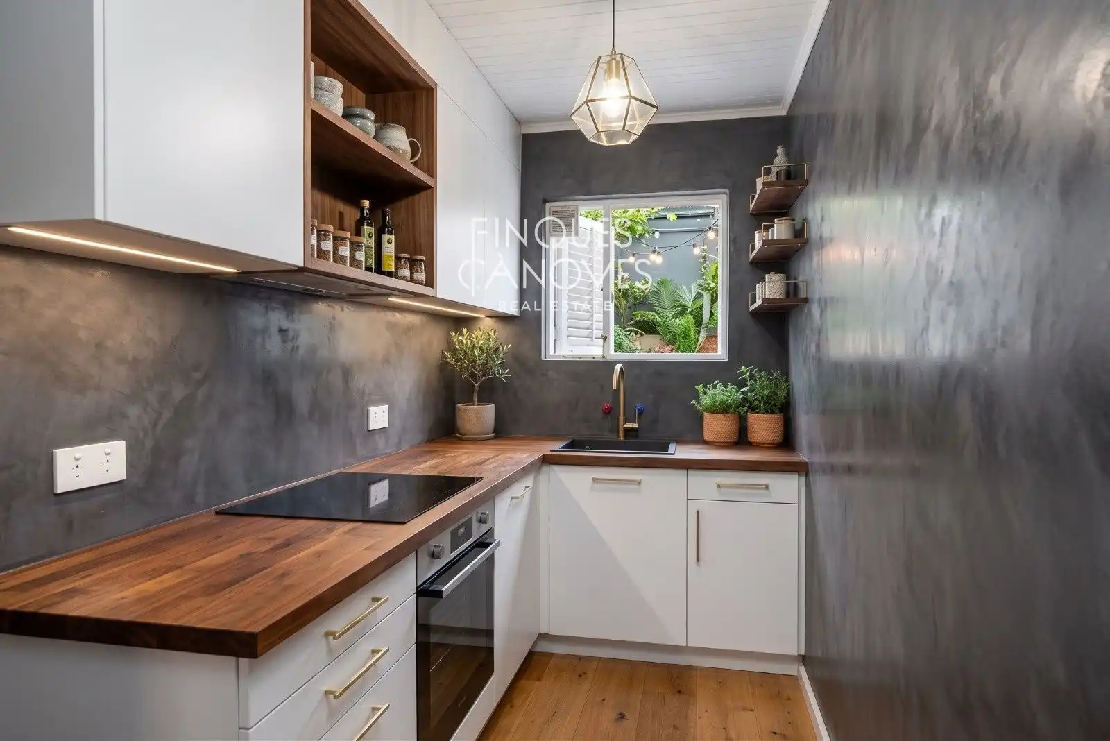 Küche von Dachboden zum Verkauf in Girona mit Heizung, Terrasse und Abstellraum