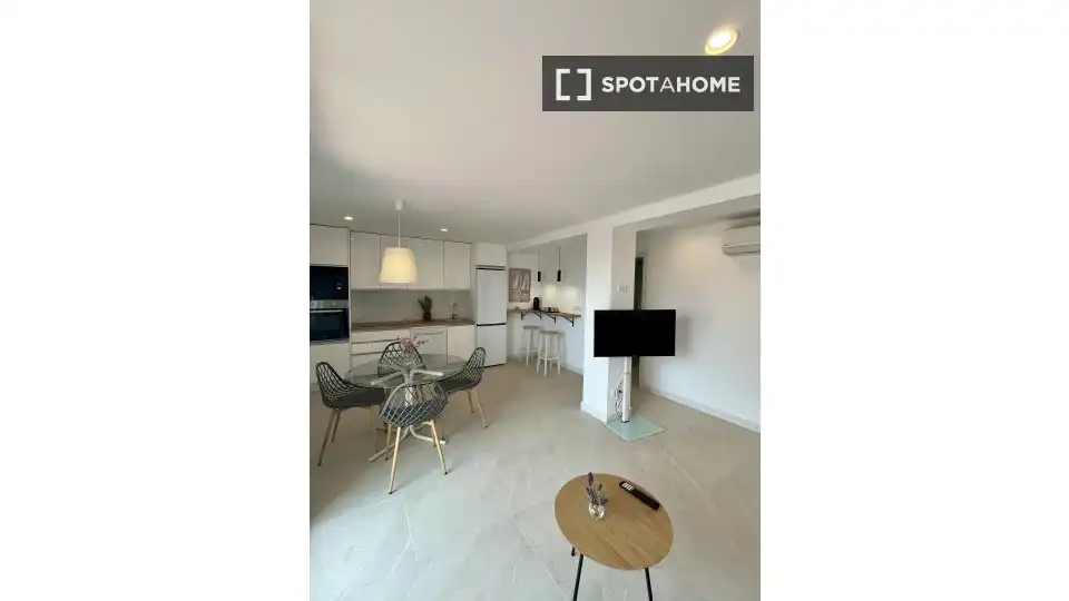 Exterior view of Flat for rent in Valencia  with Air Conditioner, Heating and Furnished