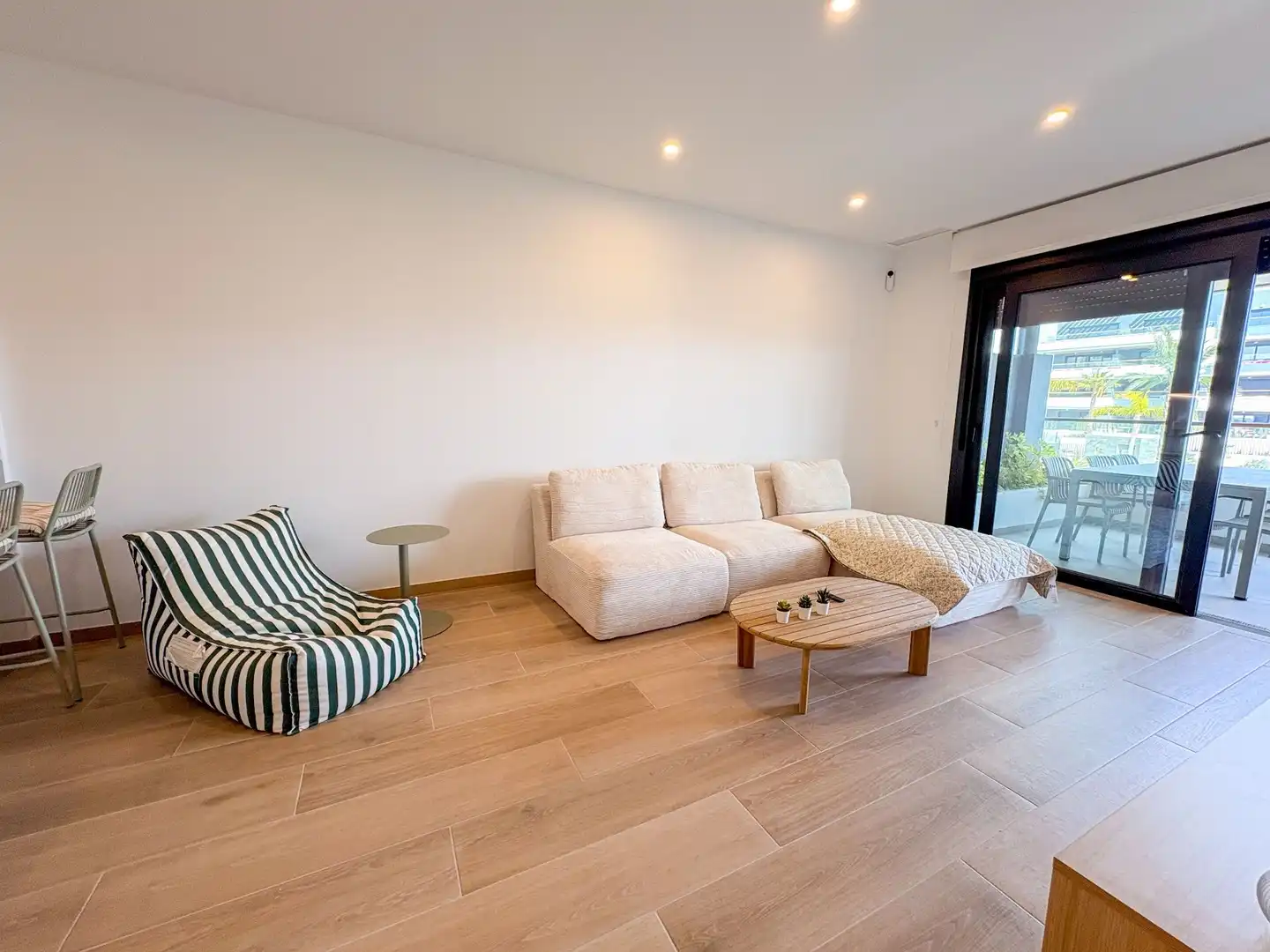 Sala de estar de Piso de alquiler en Torrevieja con Aire acondicionado, Calefacción y Terraza