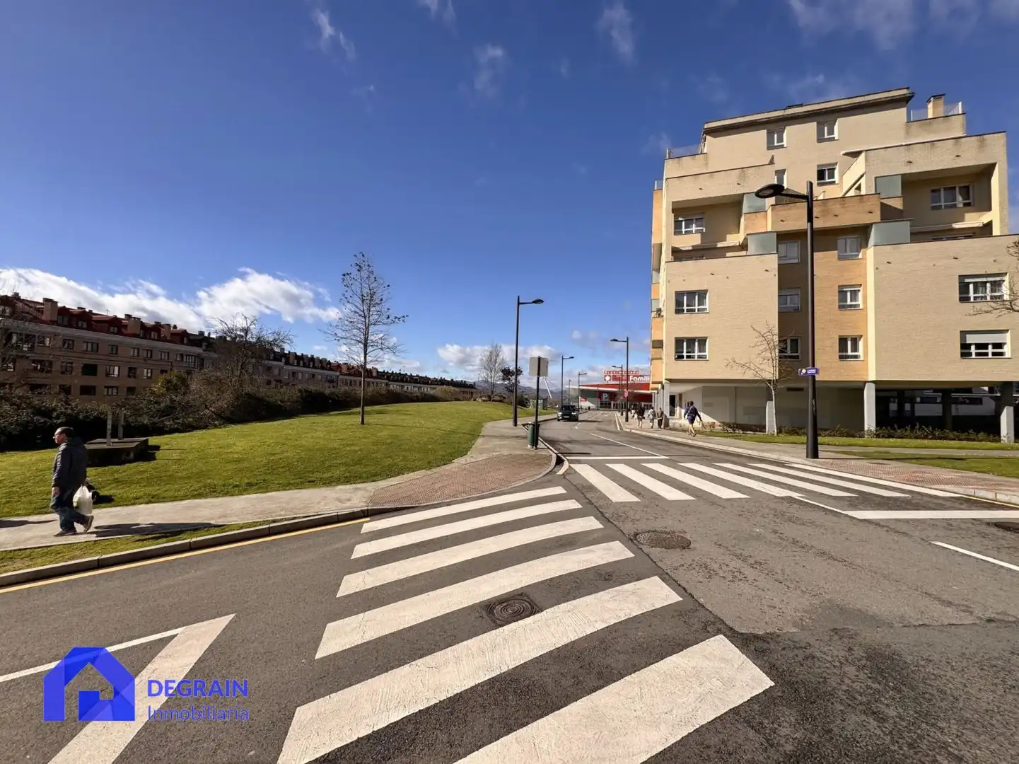 Vista exterior de Local de alquiler en Oviedo 