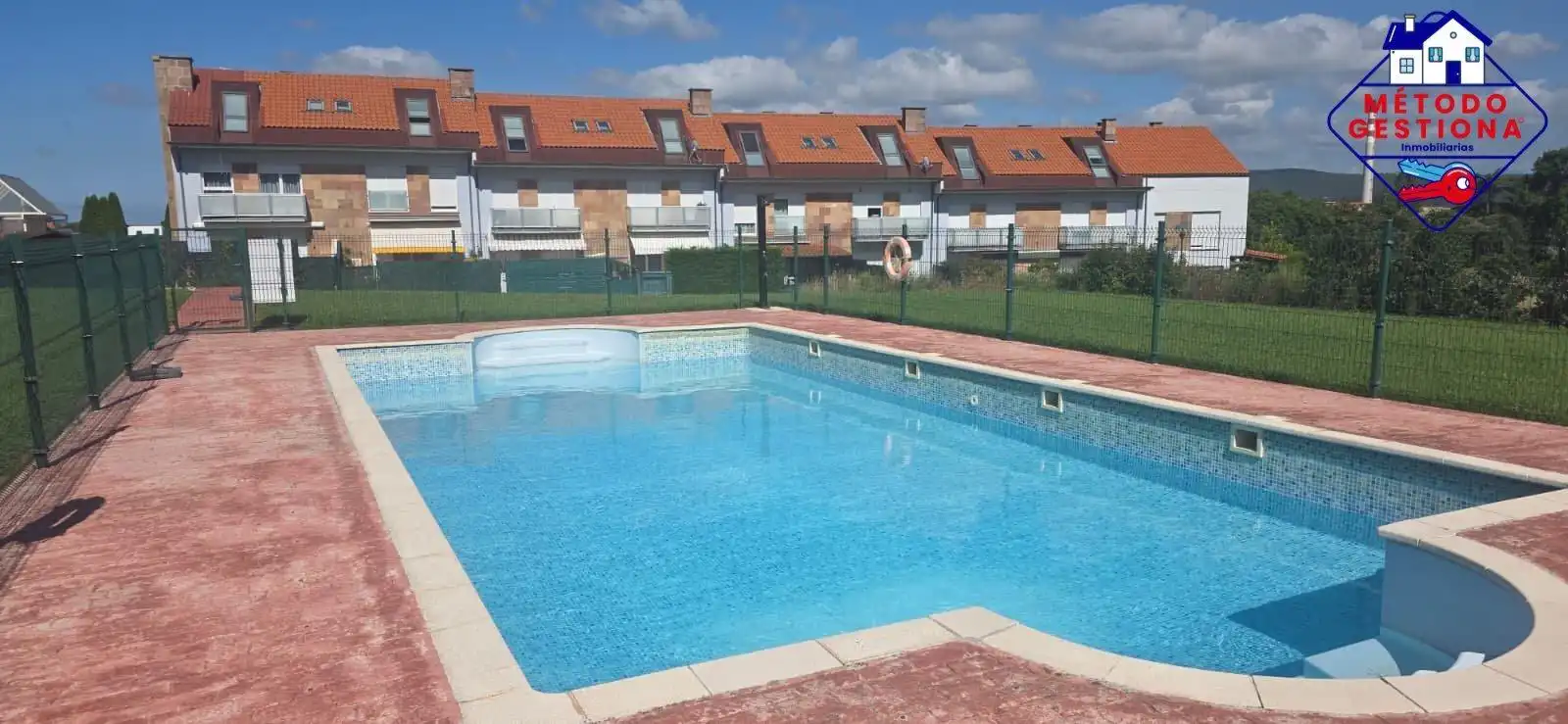 Schwimmbecken von Erdgeschoss zum Verkauf in Santillana del Mar mit Privatgarten, Terrasse und Gemeinschaftspool