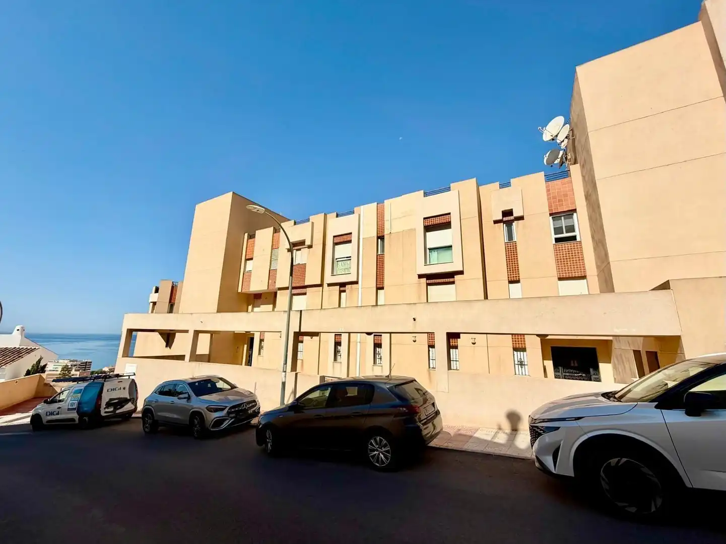 Vista exterior de Piso en venta en Roquetas de Mar con Aire acondicionado, Terraza y Amueblado