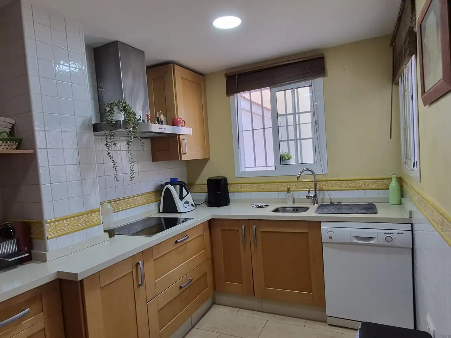 Cocina de Casa adosada en venta en Pilas con Aire acondicionado, Terraza y Trastero