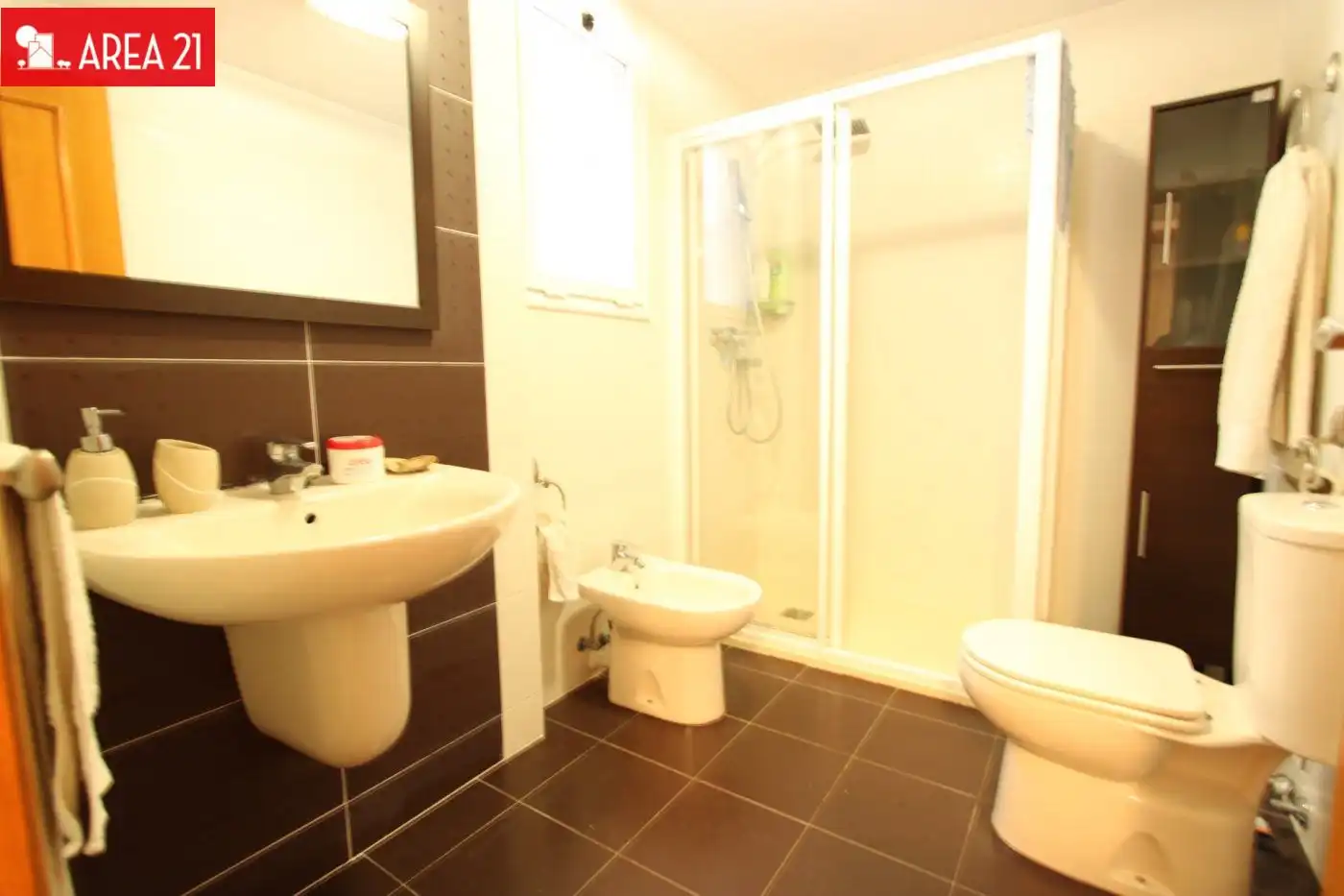 Bathroom of Detached homes for rent in La Pobla de Vallbona  with Air Conditioner, Heating and Terrace