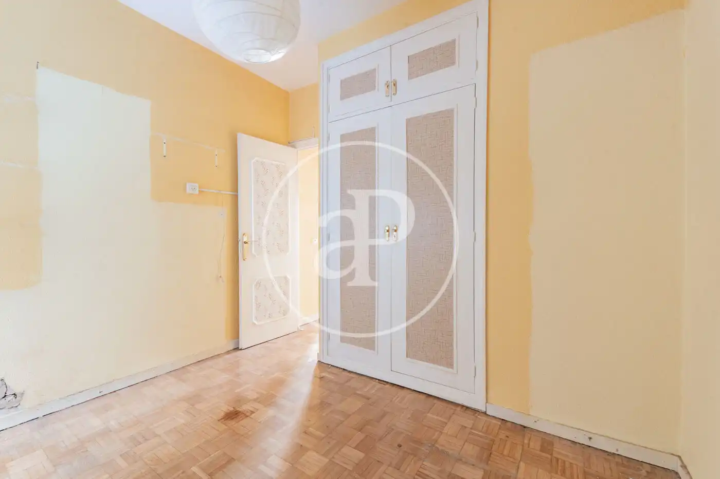 Piso en venta en Madrid con Calefacción, Terraza y Balcón