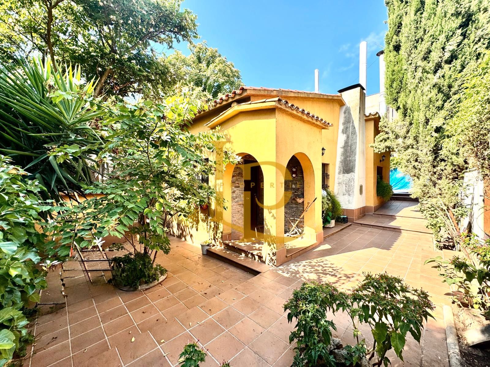 Vista exterior de Casa o xalet en venda en Rubí amb Aire condicionat, Calefacció i Jardí privat
