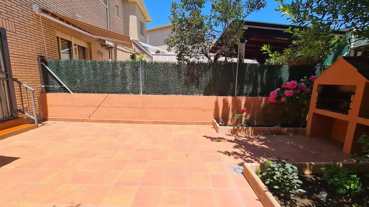 Terrace of Houses for sale in La Adrada   with Private garden, Storage room and Balcony