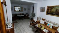 Sala d'estar de Casa adosada en venda en La Guardia amb Jardí privat i Terrassa
