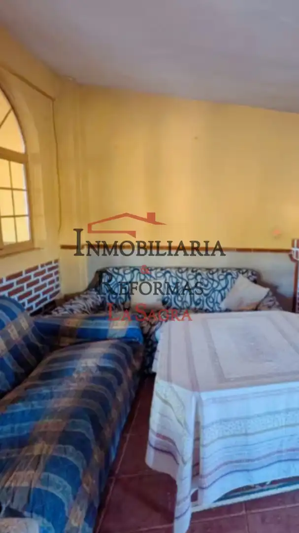 Habitación de Finca rústica en venta en Talayuela con Jardín privado, Terraza y Amueblado