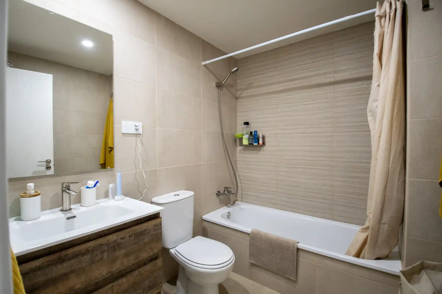Bany de Pis en venda en Villaviciosa amb Calefacció, Parquet i Terrassa