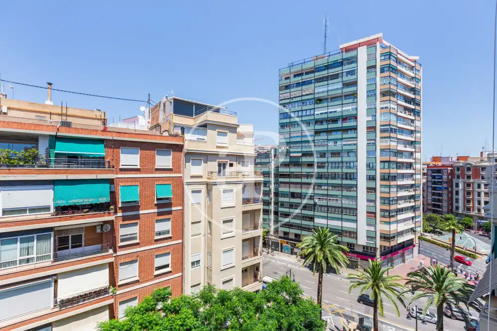 Außenansicht von Wohnung zur Miete in Valencia mit Klimaanlage, Terrasse und Abstellraum