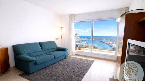 AGRADABLE PISO EN PRIMERA LÍNEA DE MAR CON ESPECTACULARES VISTAS AL PUERTO
