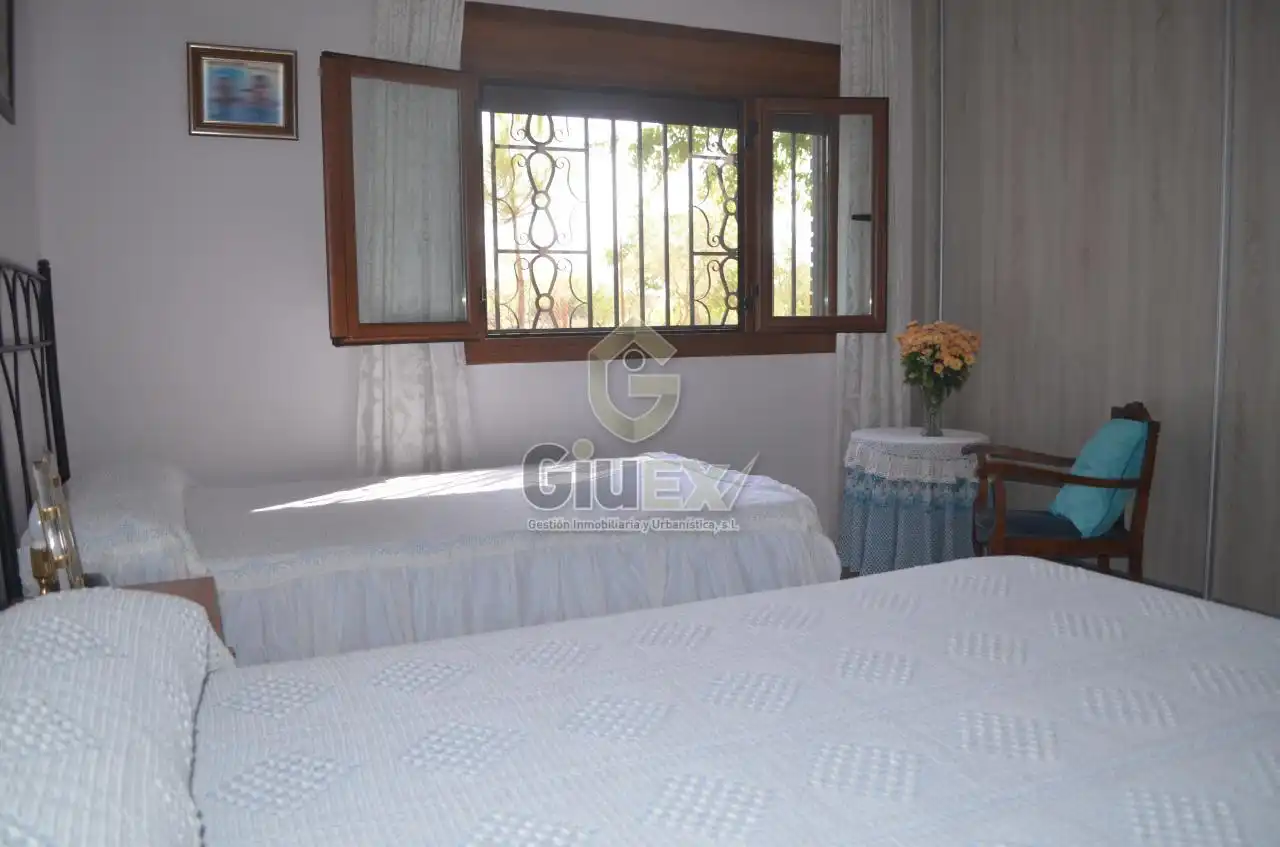Habitación de Casa o chalet en venta en Arroyo de la Luz con Calefacción, Jardín privado y Amueblado