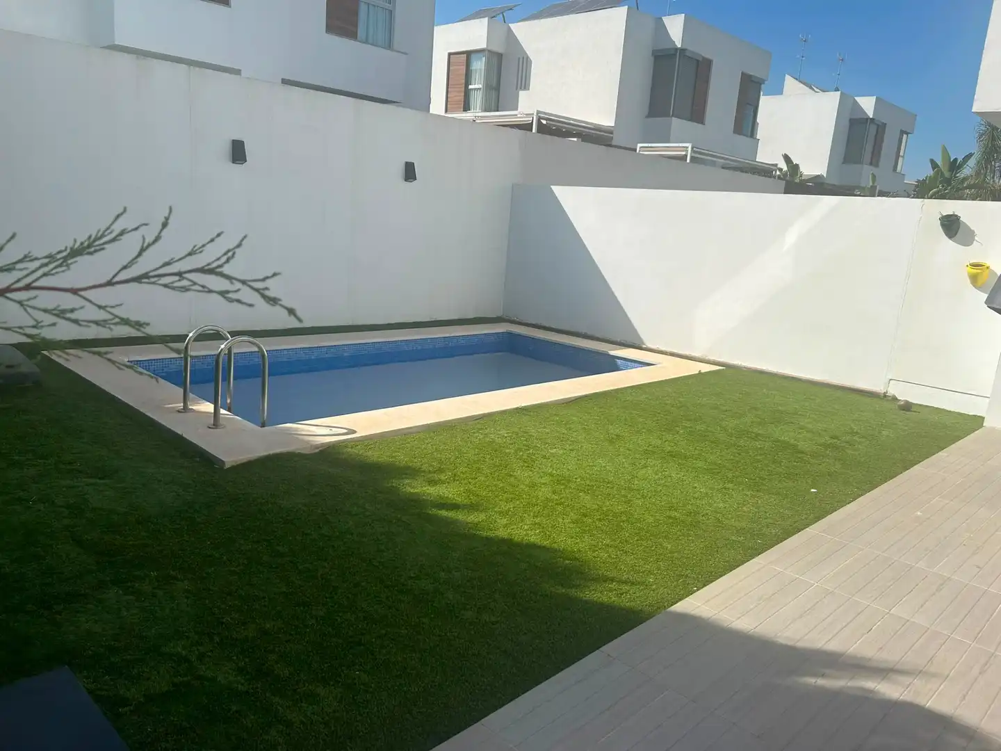 Piscina de Casa adosada en venta en Bormujos con Aire acondicionado, Jardín privado y Terraza