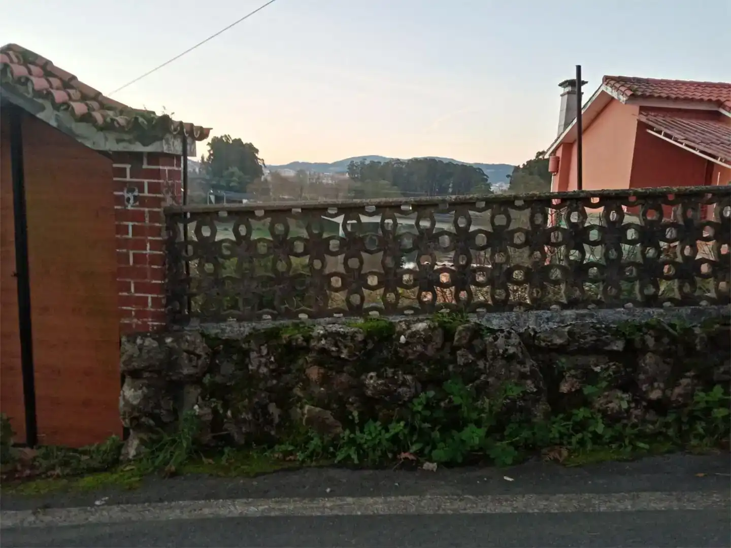 Vista exterior de Casa o xalet en venda en Pontevedra Capital  amb Jardí privat, Parquet i Traster