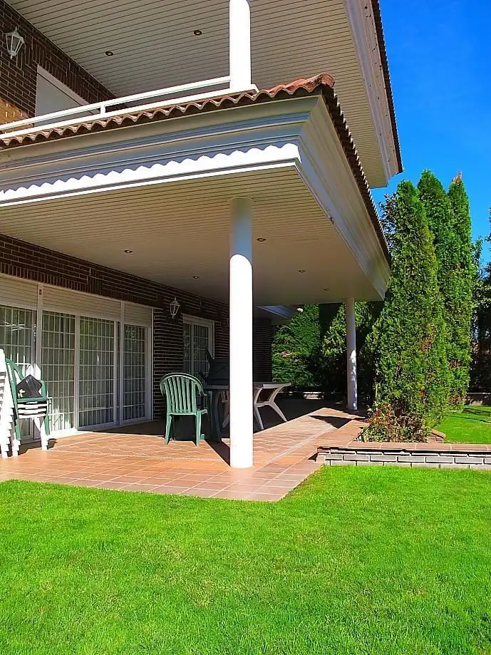 Terrace of Houses for rent in Boadilla del Monte  with Air Conditioner, Private garden and Storage room