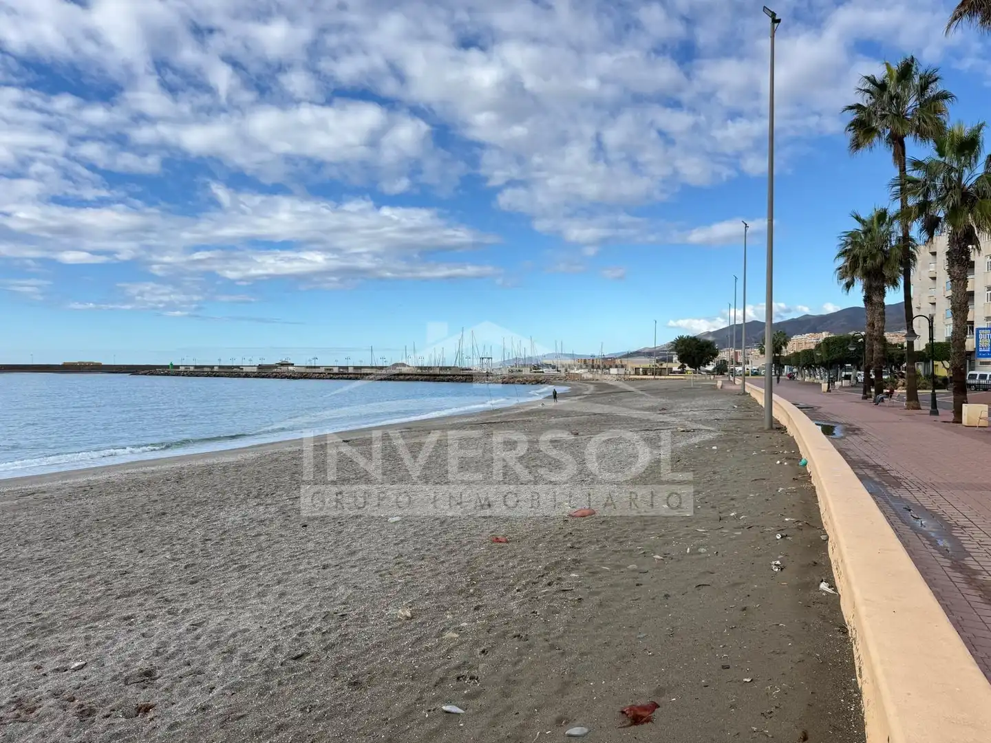 Vista exterior de Casa o xalet en venda en Adra amb Aire condicionat, Calefacció i Jardí privat
